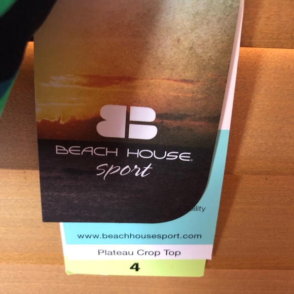 BEACH HOUSE SPORTS NWT 2PIECES SET IN NAVY TOP CROP SIZE 4 / BOTTOM SIZE 6 - Picture 4 of 10